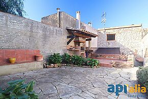 Rustic townhouse in Palamós