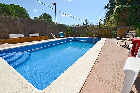 Beautiful villa with swimming pool in Calonge