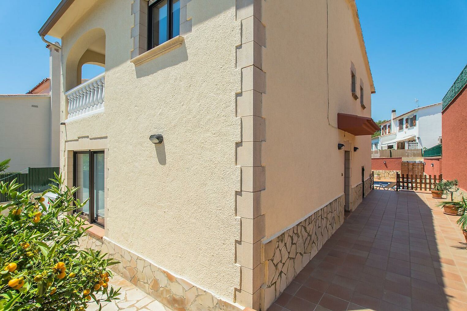 A superbly presented villa in the heart of the beautiful pueblo of Castell  d'Aro.