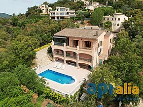 Spacious villa in Calonge