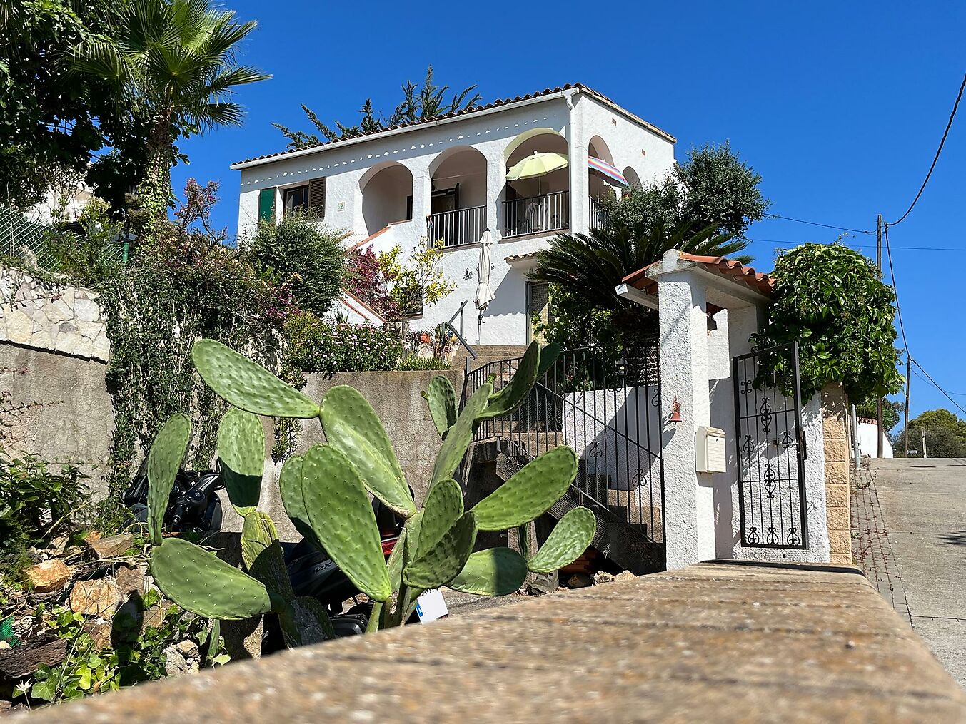 Detached Villa with Sea Views