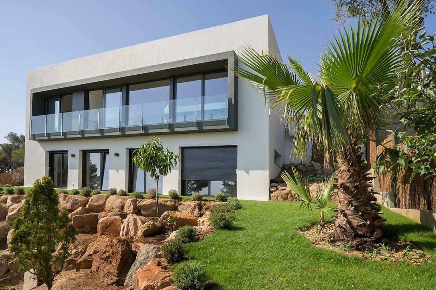 Luxury modern Villa with swimming pool for sale in Treumal