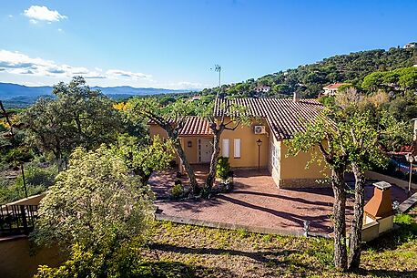 Belle villa rustique avec vue montagne à Santa Cristina d'Aro