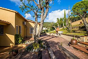 Belle villa rustique avec vue montagne à Santa Cristina d'Aro