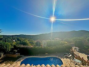Beautiful Villa with swimming pool for sale in Calonge