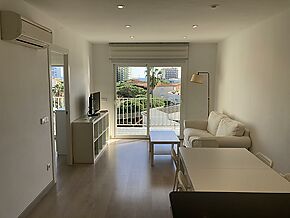 Renovated 2 bedroom apartment with sea views in the centre of Playa de Aro.