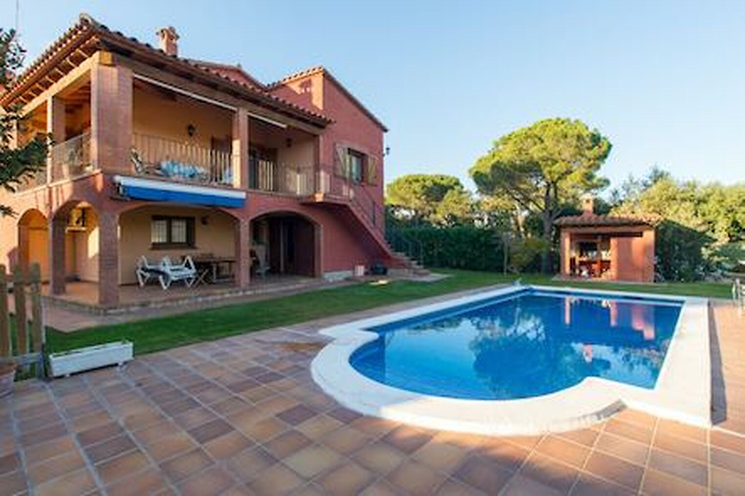 Superb, large detached villa, built to a very high standard, well maintained and close to the pretty village of Calonge and Playa de Aro.