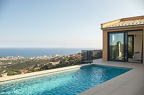 Preciosa casa con increibles vistas al mar. Situada en una zona realmente tranquila a un paso de Playa de Aro, del Golf de Mas Nou, y de la playa.
