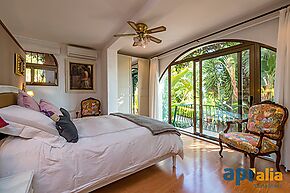 Beautiful singular 4 bedroom villa in the beautiful urbanisation of Cabanyes in Calonge.