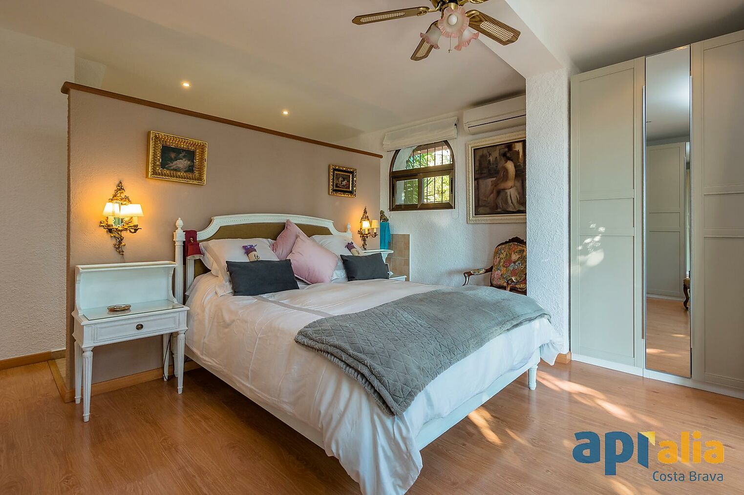 Preciosa casa singular de 4 dormitorios en la bonita urbanización de Cabanyes en Calonge.