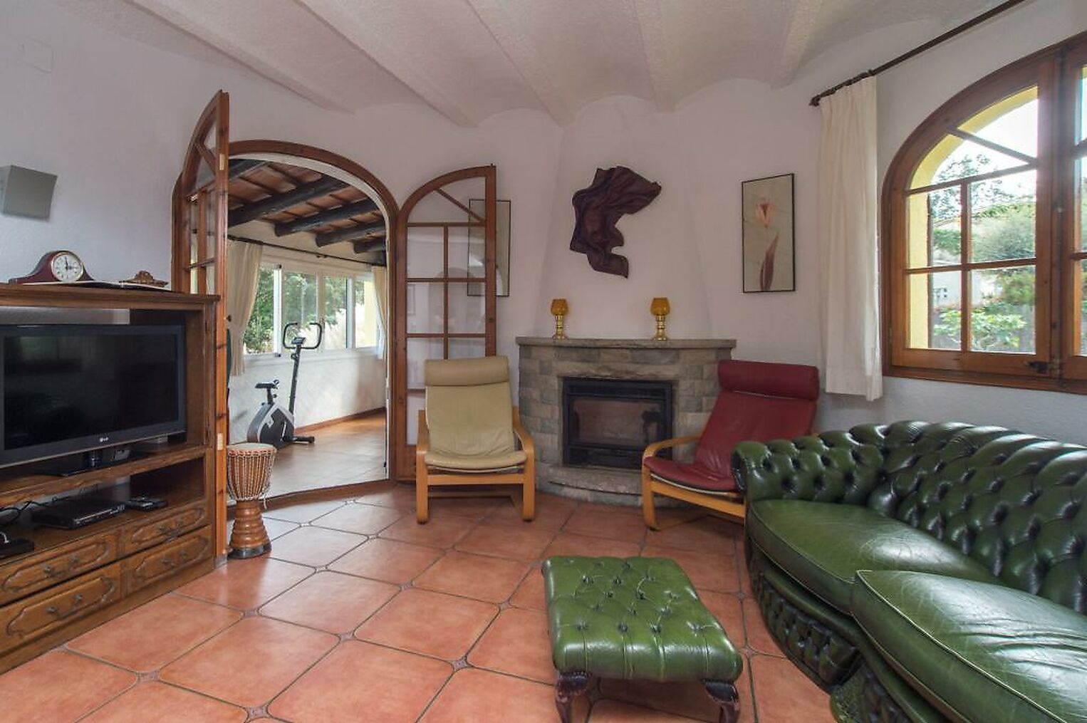 Detached villa set on a beautiful plot in a quiet residential area, just 10 mins drive to the beach.