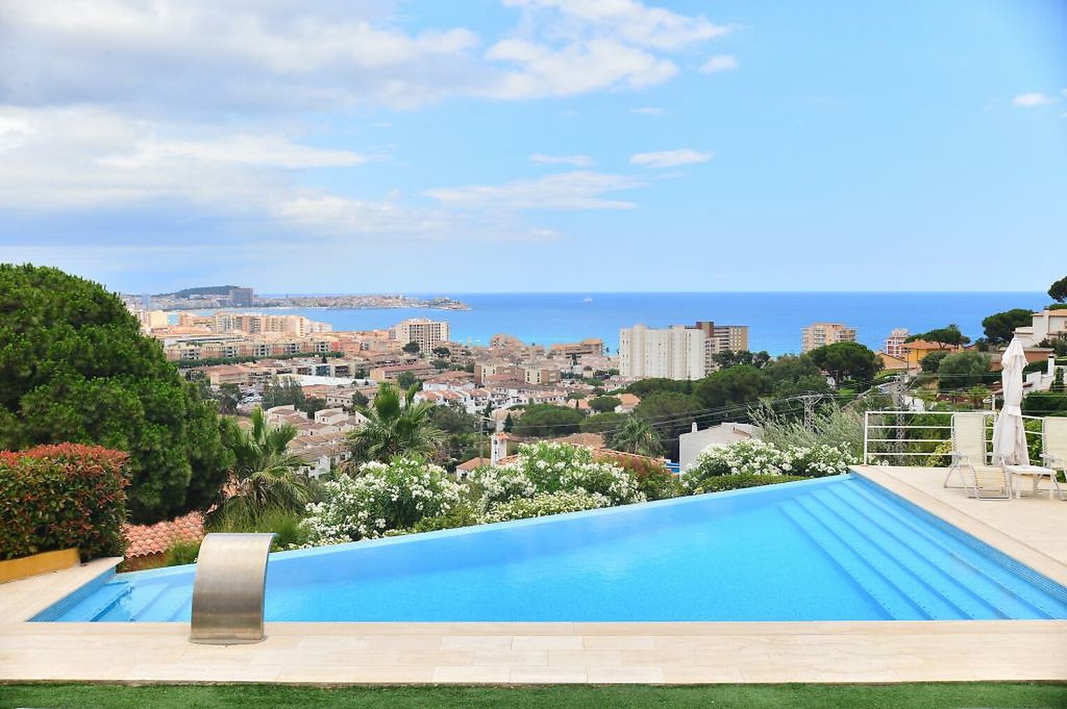 Unique villa with stunning sea views.