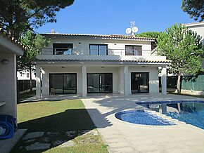 Modern Villa in the beautiful town of S'Agaró.