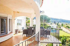 Detached Villa with Pool &amp; Separate Apartment