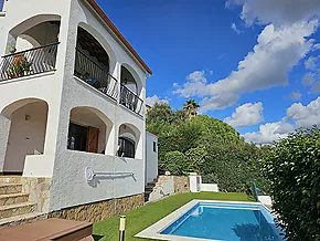Detached villa with swimming pool and lovely sea views in Calonge