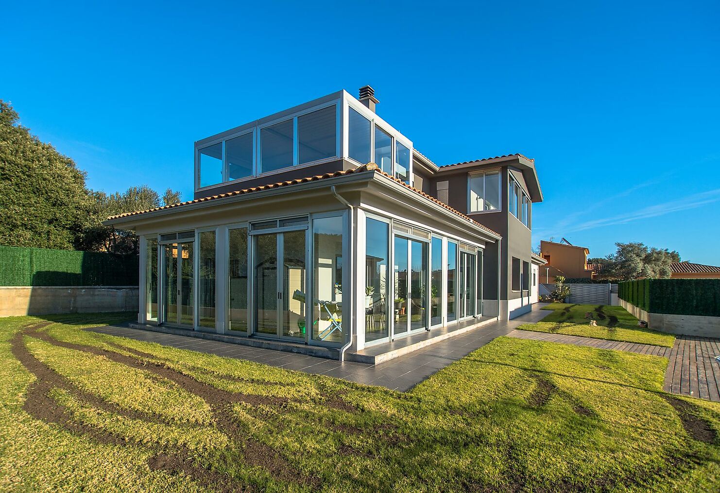 Gran casa moderna en Vall.llobrega amb gran terreny i piscina privada.