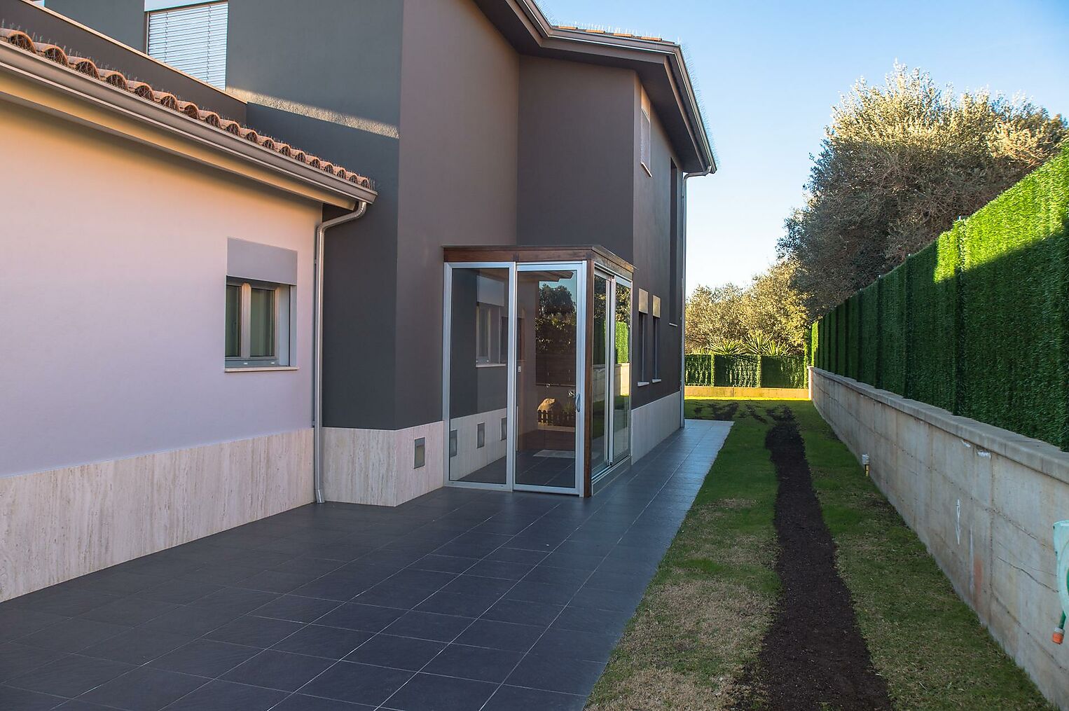 Large and modern villa in Vall.llobrega in a large plot with private swimming pool.