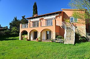 Maravillosa Casa con bonitas vistas al mar, situada en Sant Feliu de Guíxols.