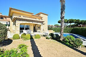 Beautiful 3 bedroom Villa in the center of Platja d'Aro with lovely views.