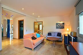 Bonita casa de tres habitaciones en el centro de Platja d'Aro con preciosas vistas.