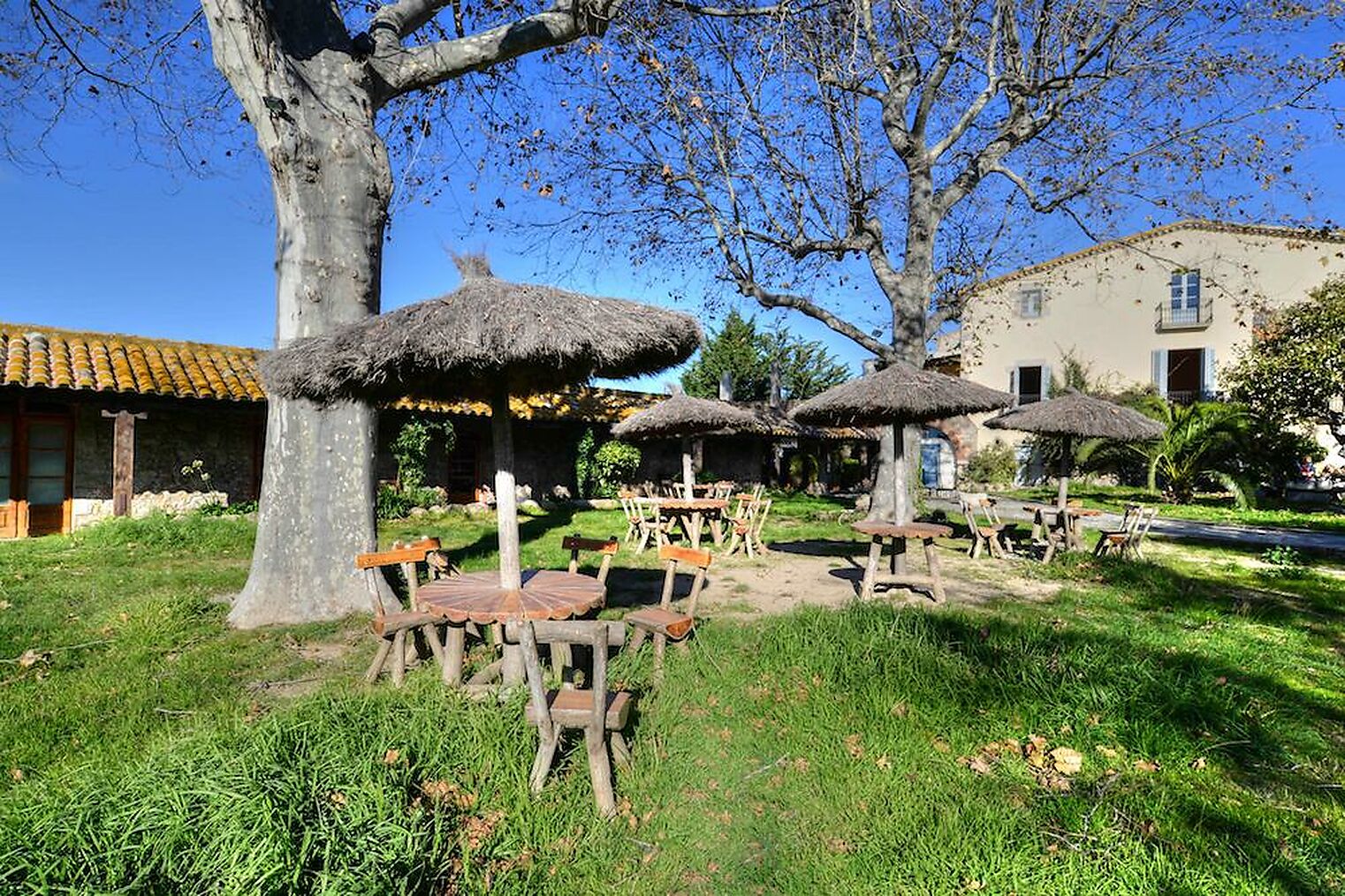 Hermosa antigua Masia con restaurante en Romanyà de la Selva, perfecto para un hotel y restaurante.