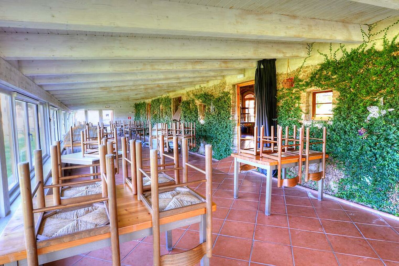 Belle vieille Masia avec restaurant à Romanyà de la Selva, parfait pour un hôtel et un restaurant.