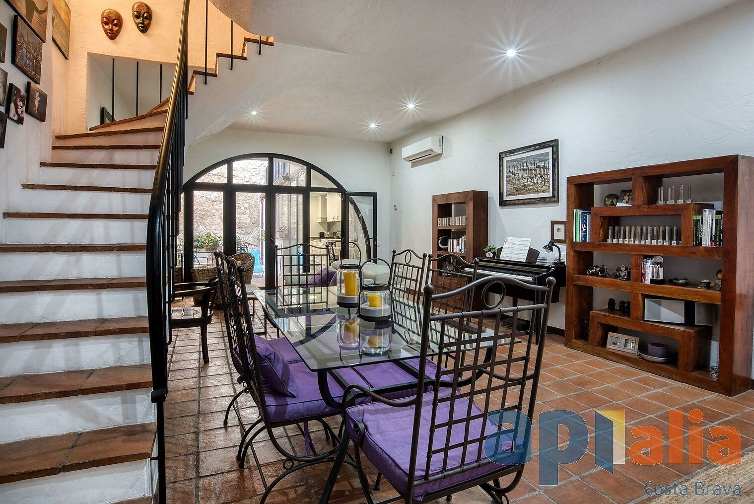 Beautiful renovated townhouse, in the heart of the center of Sant Feliu de Guíxols 200 meters from the beach