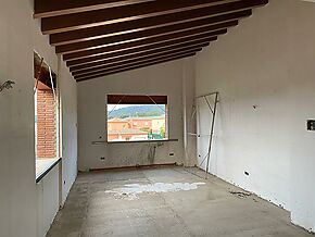 Casa independent en construcció a Vall-llobrega