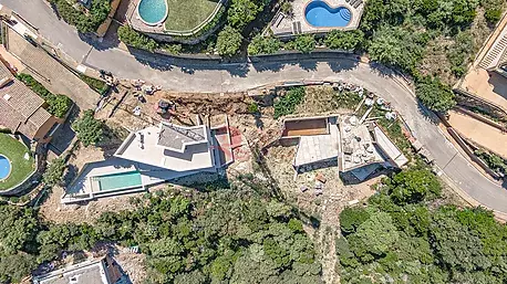 Casa de diseño a estrenar con vistas al mar y a la montaña