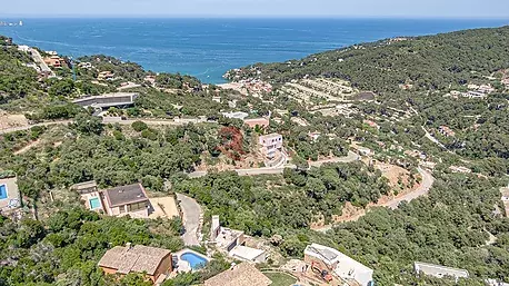 Casa de diseño a estrenar con vistas al mar y a la montaña
