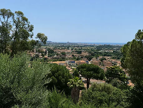 Parcel·la urbana de 852 m  a Mas Ambrós (Calonge) amb vistes panoràmiques al mar.
