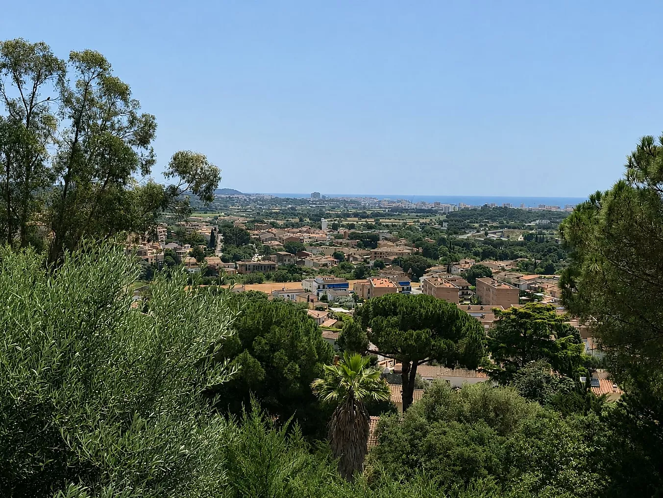Parcel·la urbana de 852 m a Mas Ambrós (Calonge) amb vistes panoràmiques al mar.