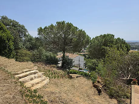 Parcel·la urbana de 852 m  a Mas Ambrós (Calonge) amb vistes panoràmiques al mar.