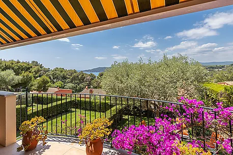 AVEC LICENCE TOURISTIQUE   Superbe maison avec vue mer à Llafranc