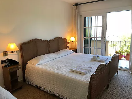 AVEC LICENCE TOURISTIQUE   Superbe maison avec vue mer à Llafranc