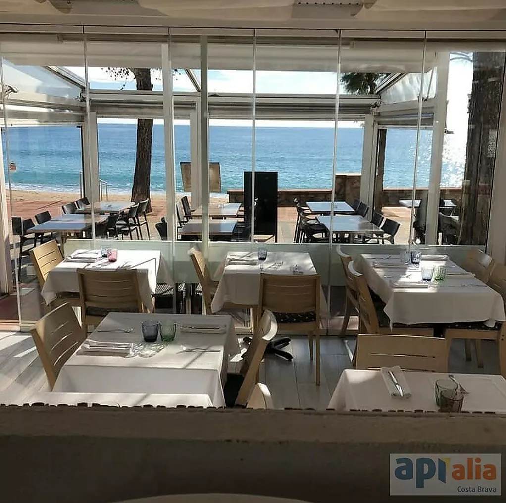 EXCLUSIVE APIALIA COSTA BRAVA, beachfront restaurant.