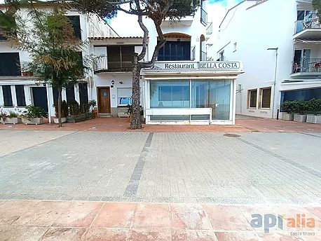 EXCLUSIVE APIALIA COSTA BRAVA, beachfront restaurant.