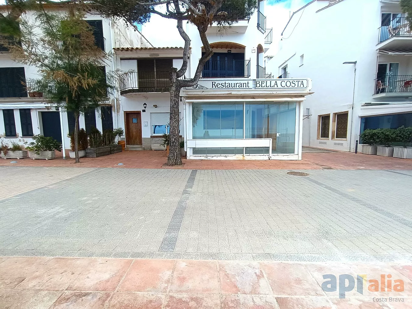 EXCLUSIVE APIALIA COSTA BRAVA, beachfront restaurant.