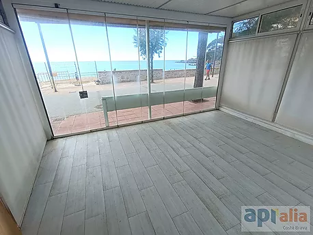 EXCLUSIVE APIALIA COSTA BRAVA, beachfront restaurant.