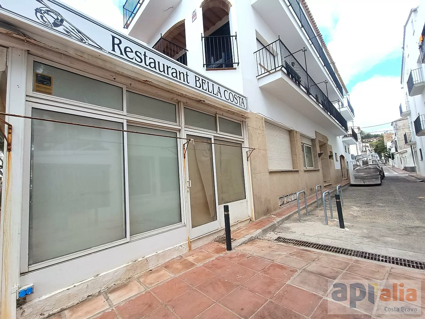 EXCLUSIVE APIALIA COSTA BRAVA, beachfront restaurant.