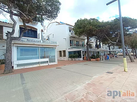 EXCLUSIVE APIALIA COSTA BRAVA, beachfront restaurant.