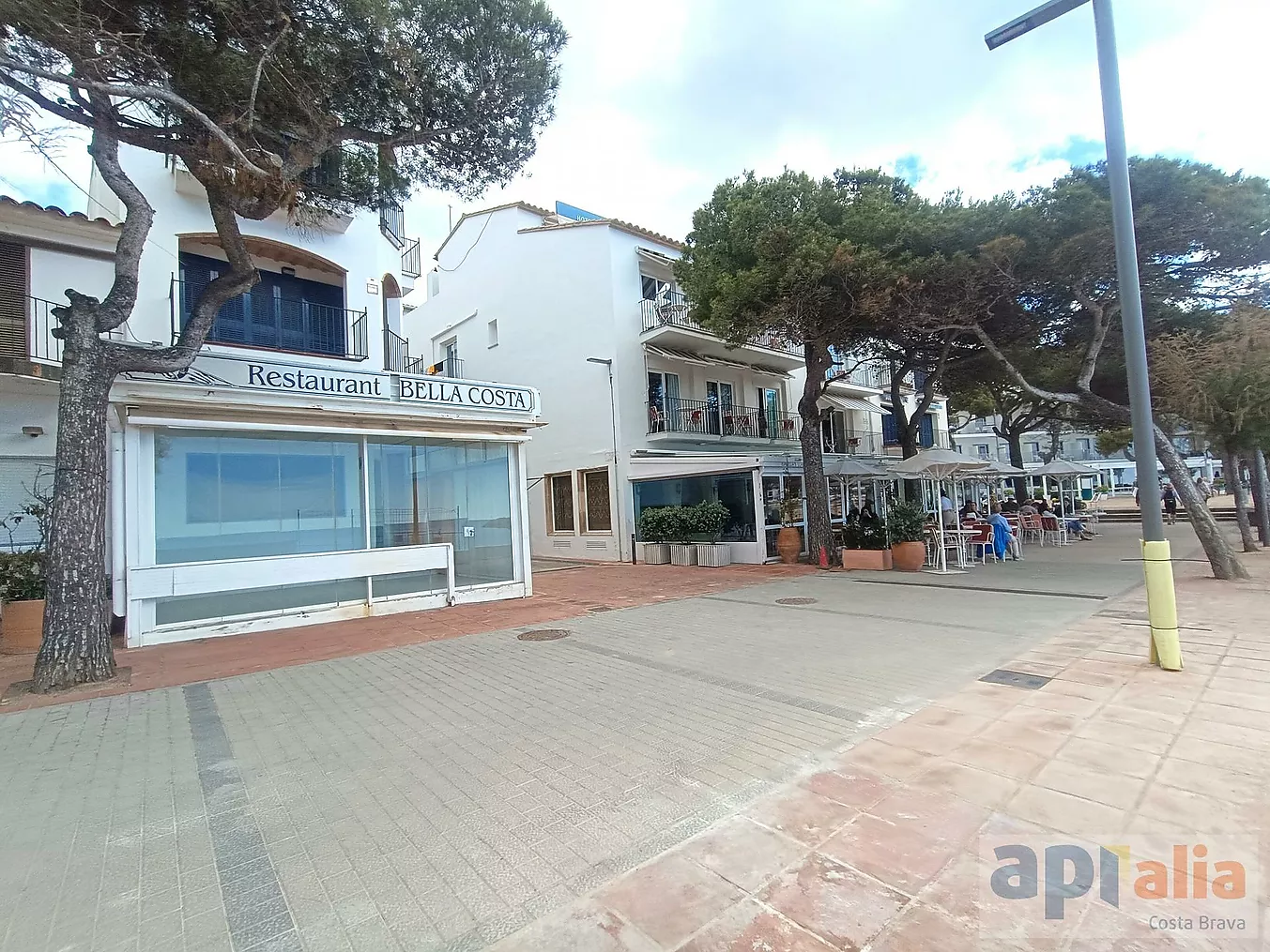 EXCLUSIVE APIALIA COSTA BRAVA, beachfront restaurant.