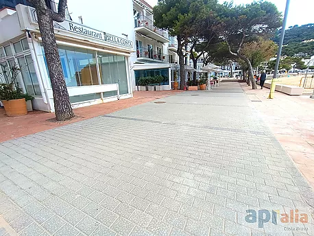 EXCLUSIVE APIALIA COSTA BRAVA, beachfront restaurant.
