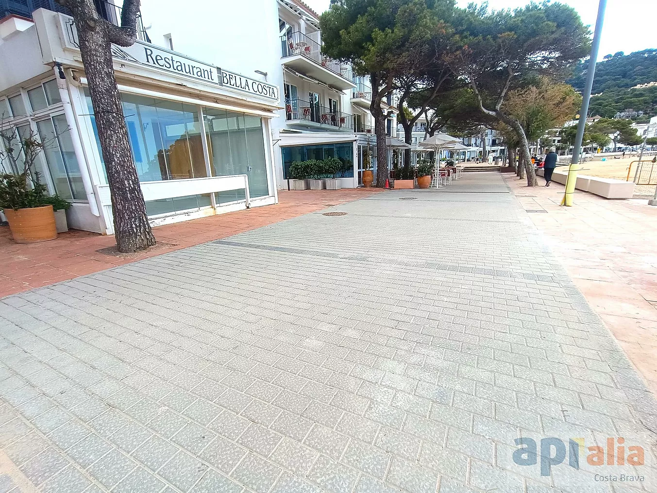 EXCLUSIVE APIALIA COSTA BRAVA, beachfront restaurant.