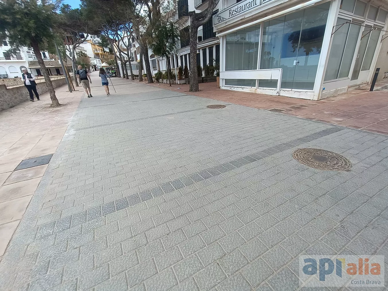 EXCLUSIVE APIALIA COSTA BRAVA, beachfront restaurant.