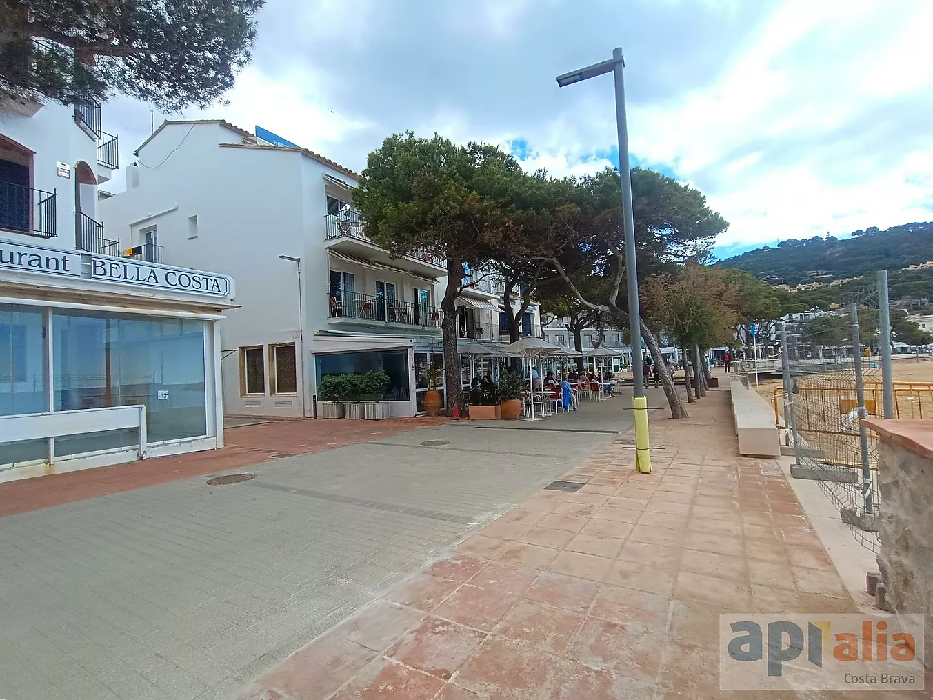 EXCLUSIVE APIALIA COSTA BRAVA, beachfront restaurant.