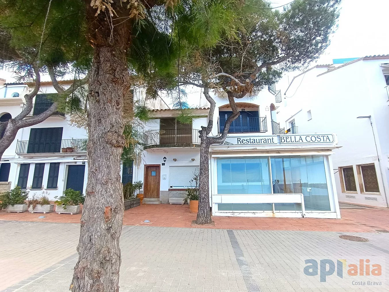 EXCLUSIVE APIALIA COSTA BRAVA, beachfront restaurant.