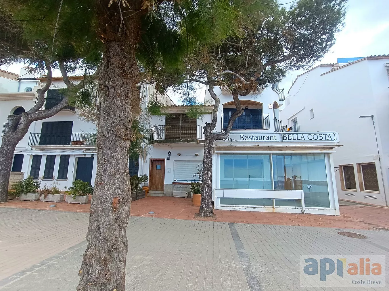 EXCLUSIVE APIALIA COSTA BRAVA, beachfront restaurant.