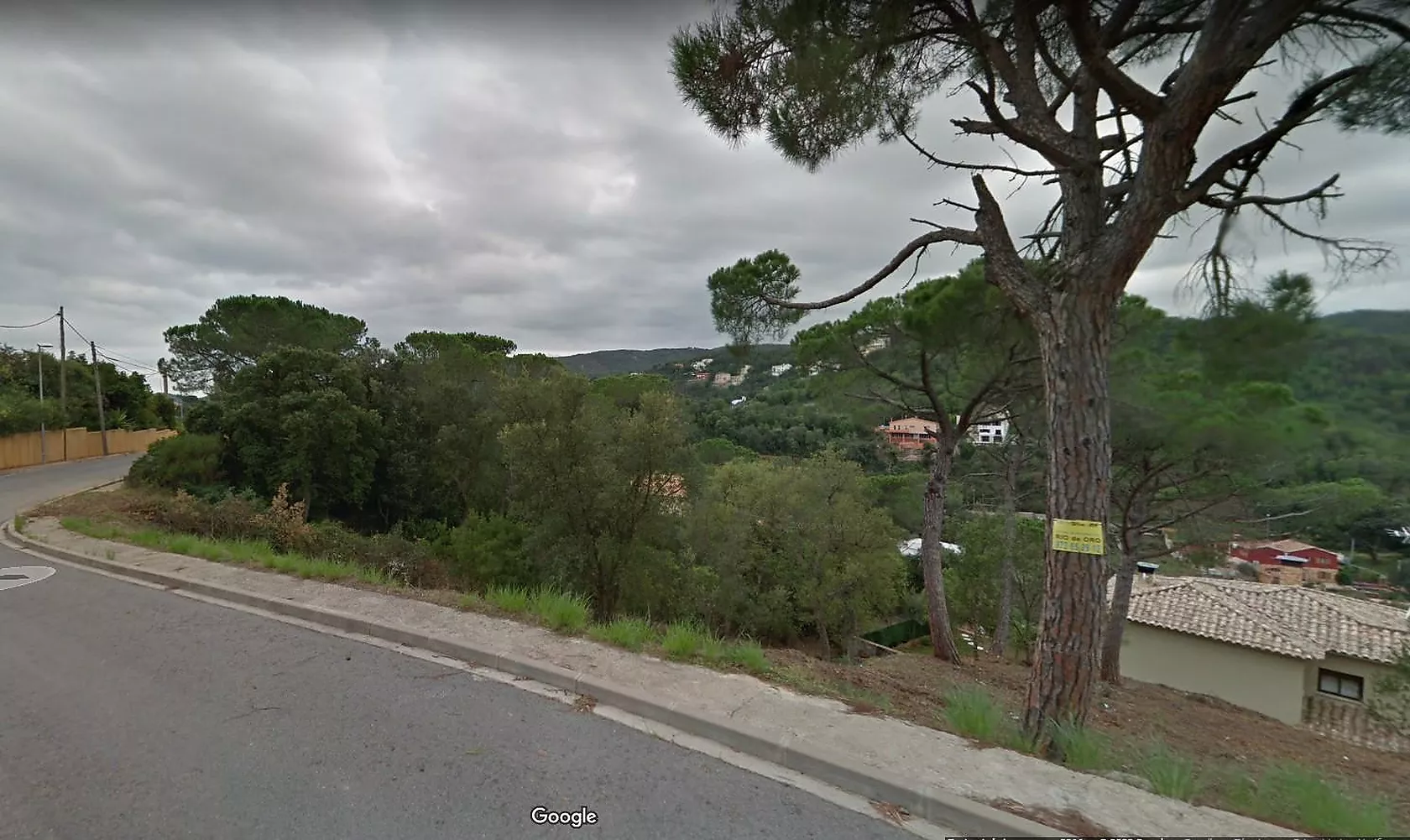 "¡Oportunidad única! Parcela urbana con vistas panorámicas al Masís de la Gavarres, ideal para tu casa de ensueño."