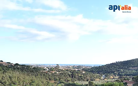 Parcel·la amb fantàstiques viste al mar